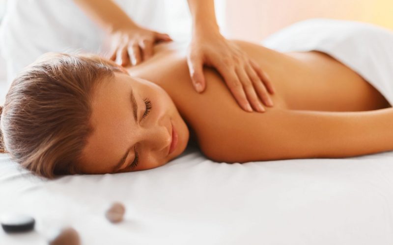Cliente fazendo massagem